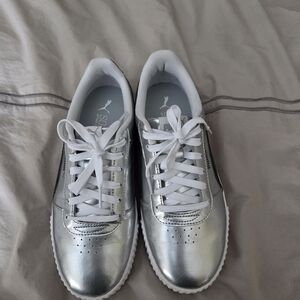 Rare , Discontinued Puma Silver Women's Sneakers